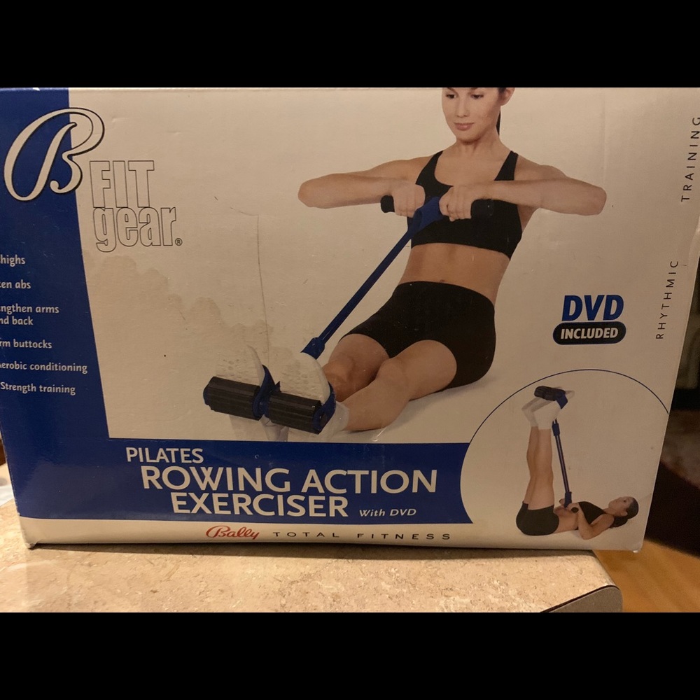 ROWING ACTION EXERCISER